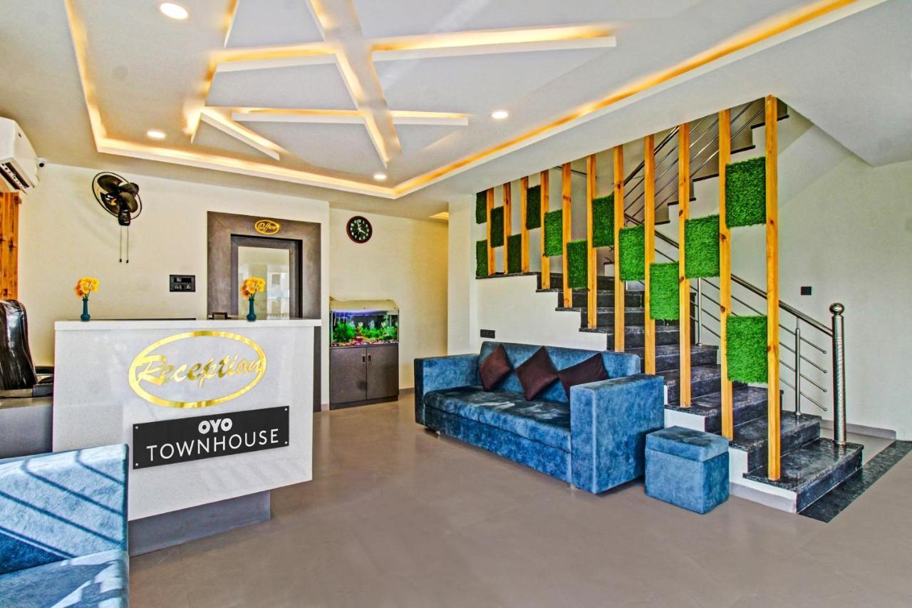 Townhouse Md Star Hotel นาคปุระ ภายนอก รูปภาพ