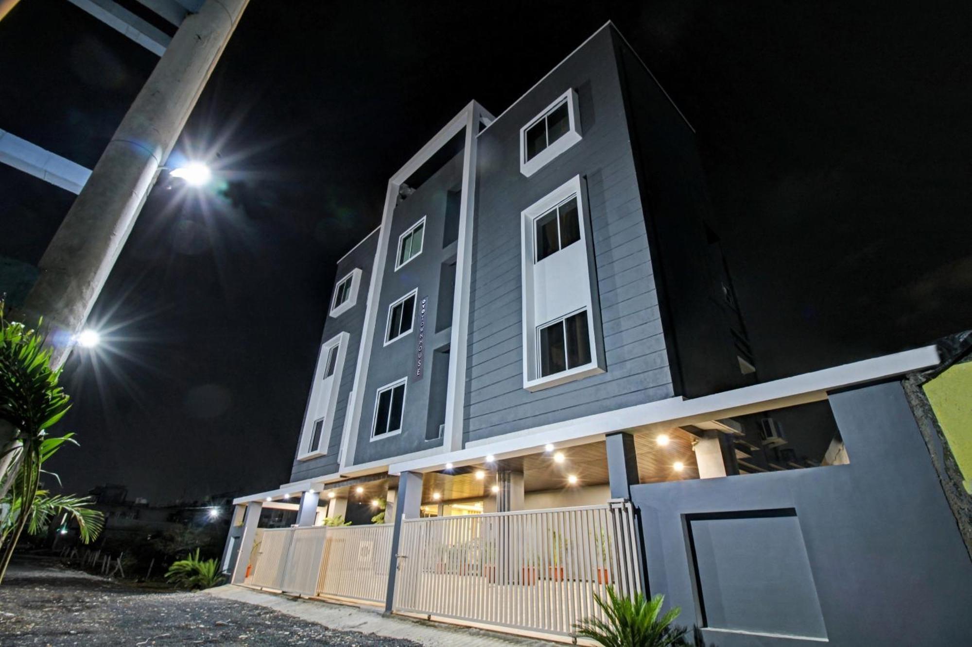 Townhouse Md Star Hotel นาคปุระ ภายนอก รูปภาพ
