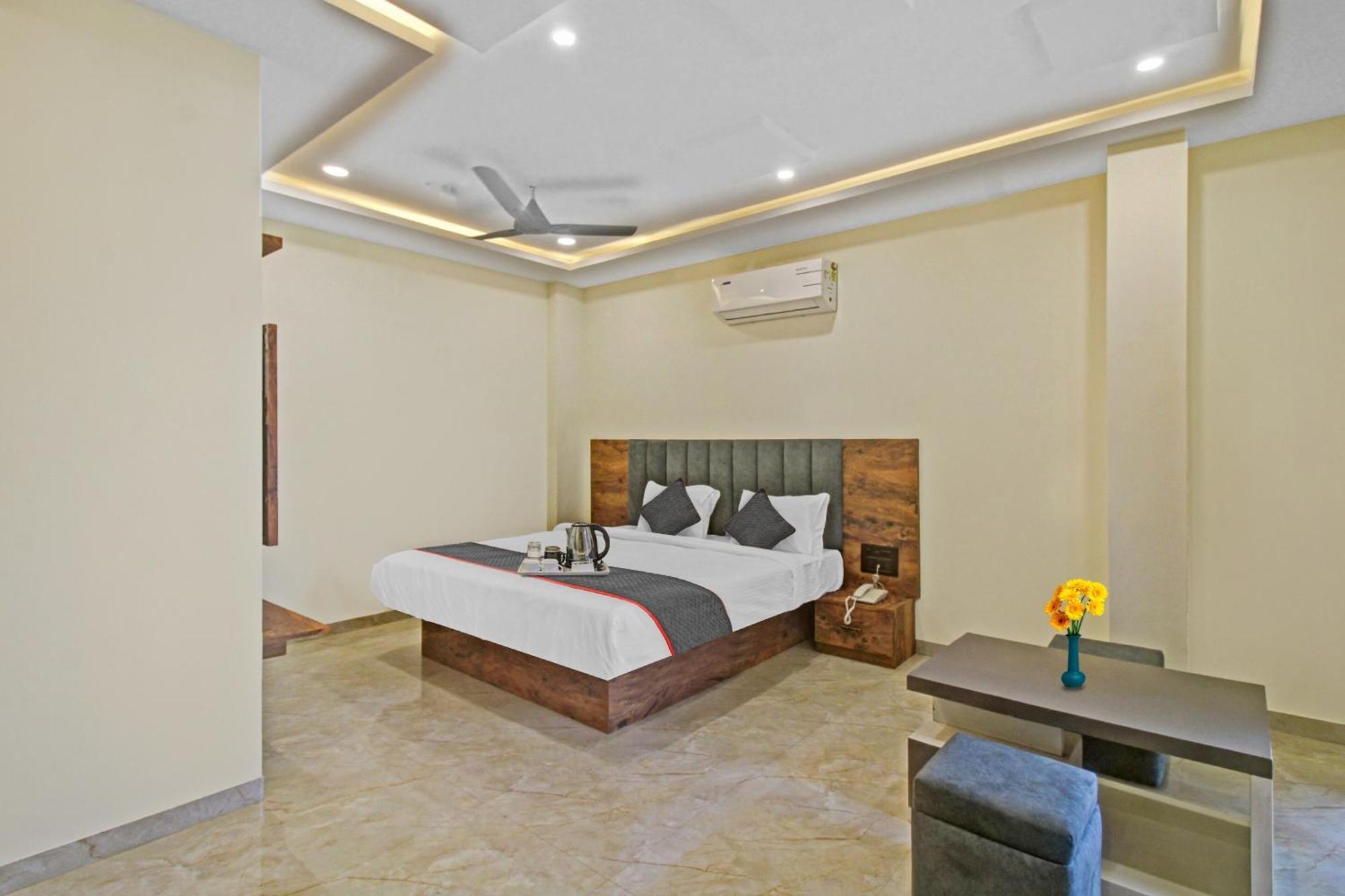 Townhouse Md Star Hotel นาคปุระ ภายนอก รูปภาพ