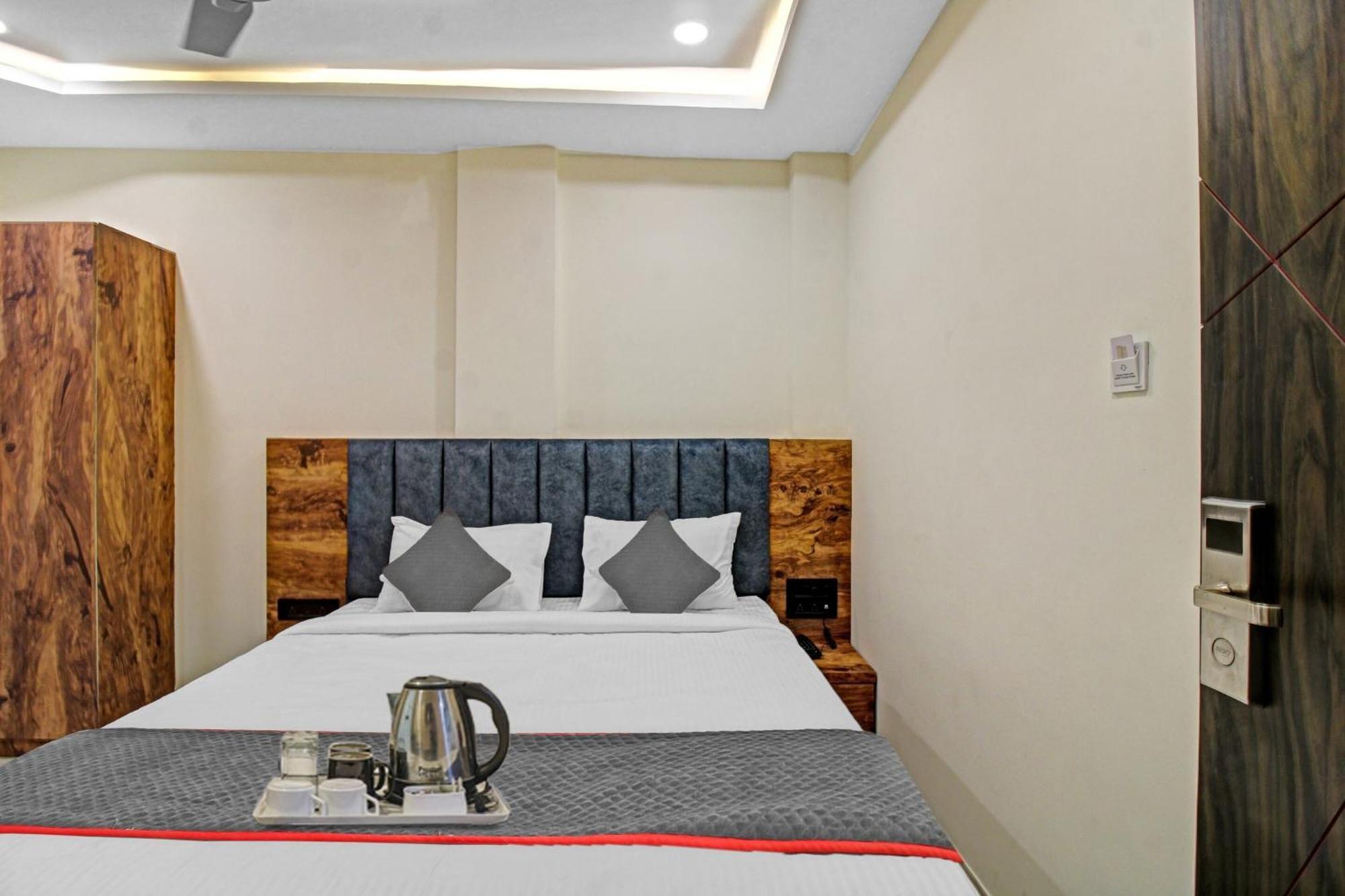 Townhouse Md Star Hotel นาคปุระ ภายนอก รูปภาพ