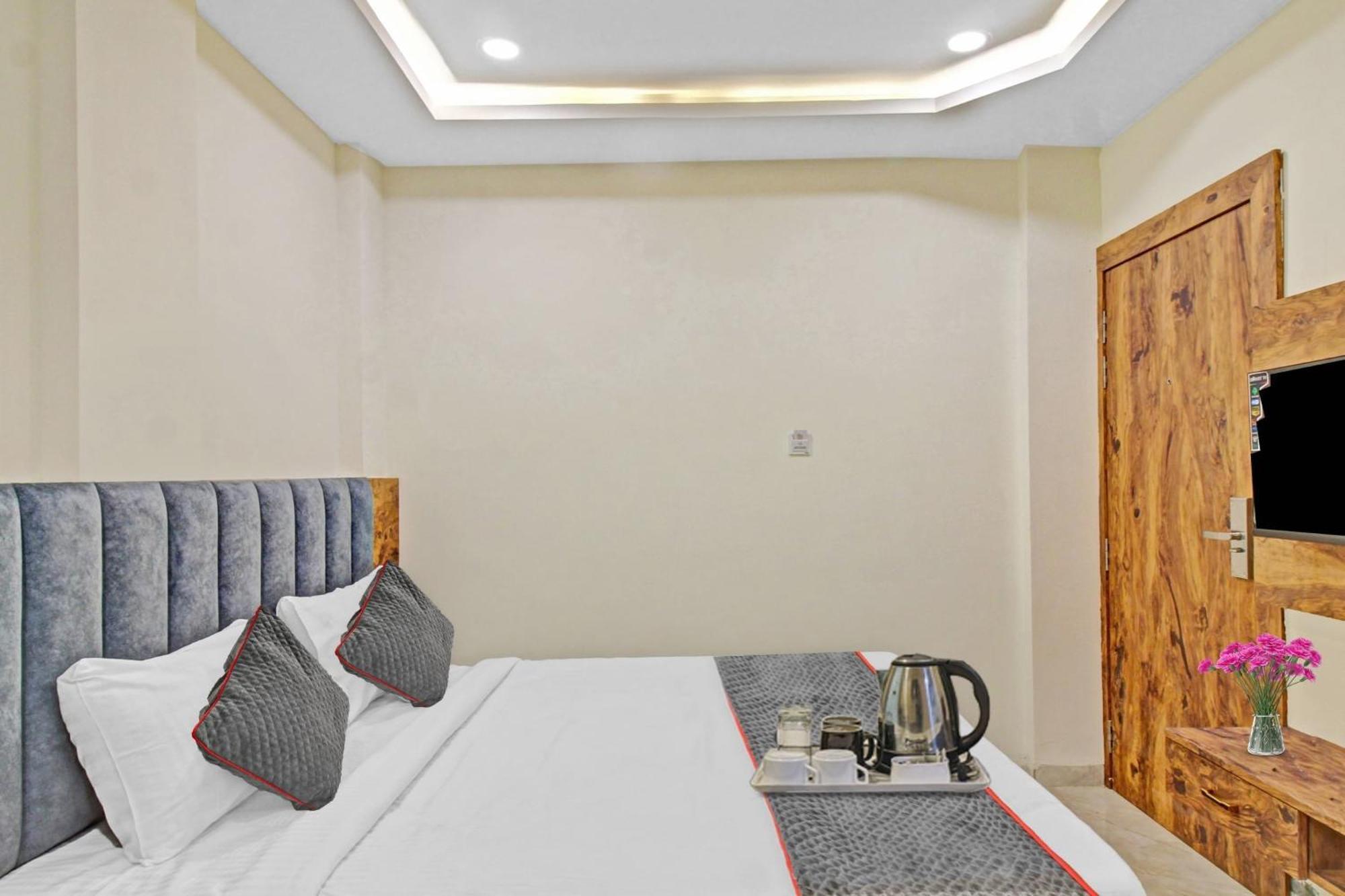 Townhouse Md Star Hotel นาคปุระ ภายนอก รูปภาพ