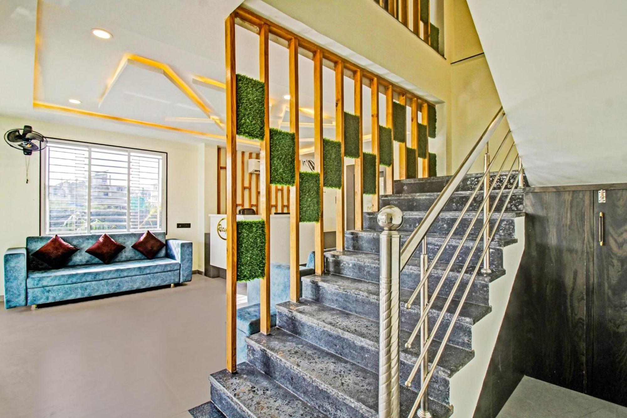 Townhouse Md Star Hotel นาคปุระ ภายนอก รูปภาพ