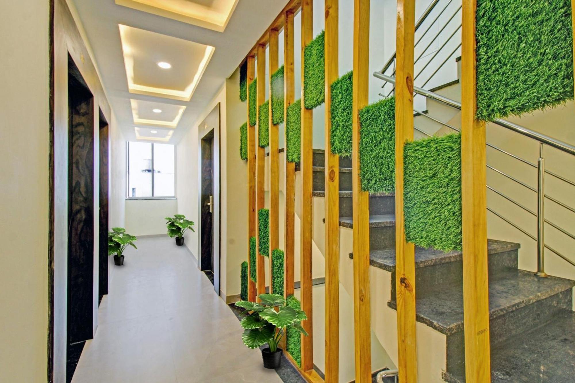 Townhouse Md Star Hotel นาคปุระ ภายนอก รูปภาพ