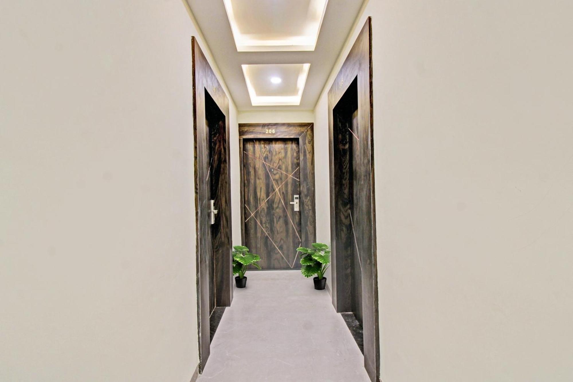 Townhouse Md Star Hotel นาคปุระ ภายนอก รูปภาพ